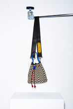 將圖片載入圖庫檢視器 HOLLY LOVES LOVE索繩兩用水桶包(Lovelyz 劉智愛同款)