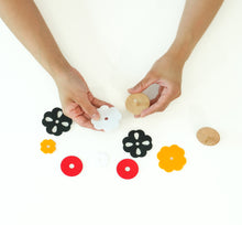 將圖片載入圖庫檢視器 [ARTSOOMBI] MUSEUM IN HAND Korean Heritage &quot;Paengi&quot; Spinning Tops Kit
