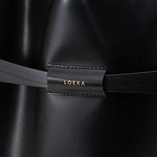 將圖片載入圖庫檢視器 LOEKA Lia 黑色簡約造型水桶袋
