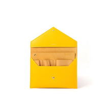 將圖片載入圖庫檢視器 FIBRENO Cosmetic 黃色信封手拿包
