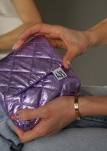 將圖片載入圖庫檢視器 KWANI LYTS 菱格壓紋紫色手拿包
