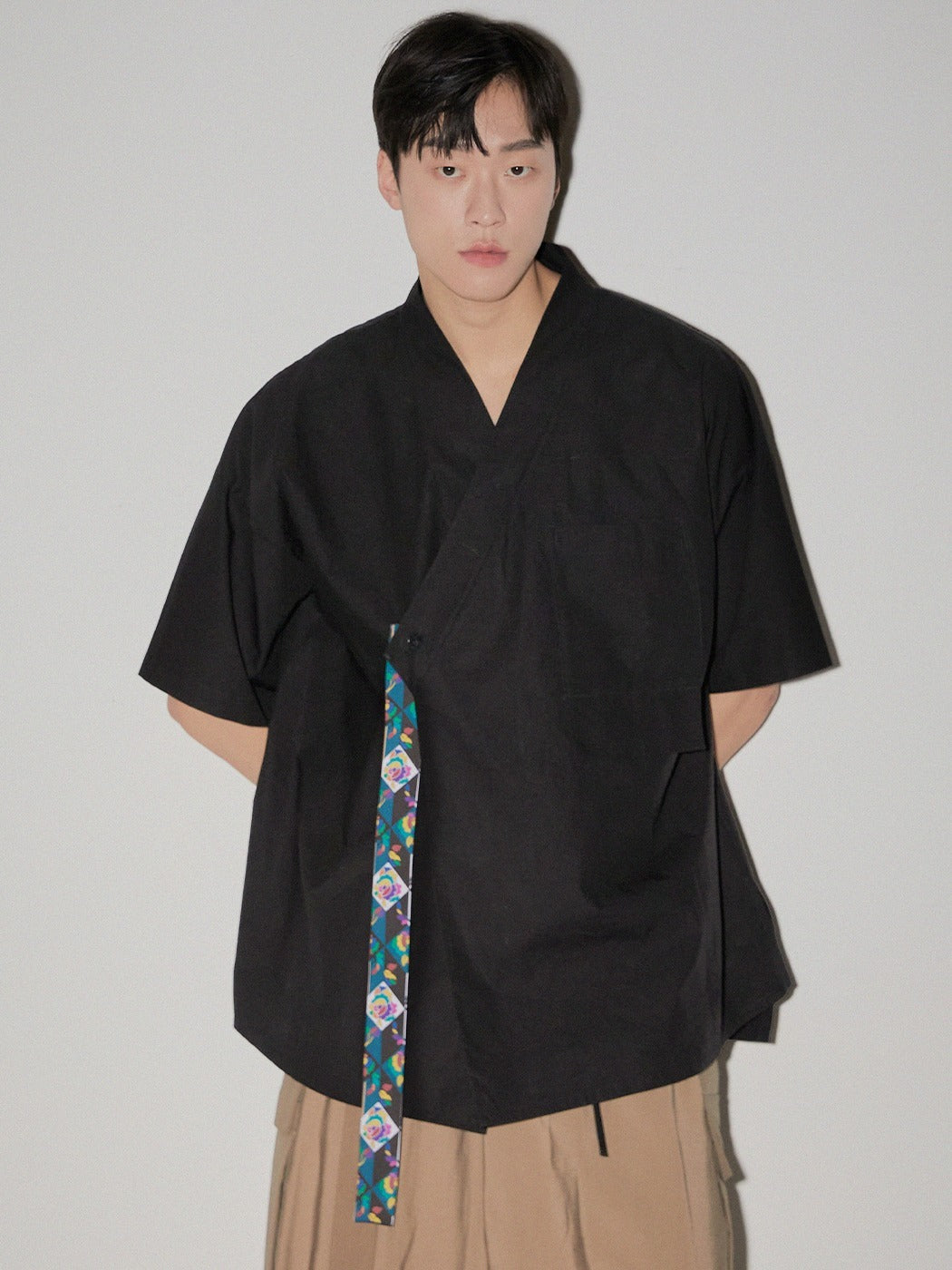 CCOMAQUE 韓式長帶裝飾V領黑色上衣