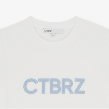 將圖片載入圖庫檢視器 CITYBREEZE Logo補丁白色短版T恤 ((G)IDLE曹薇娟同款)
